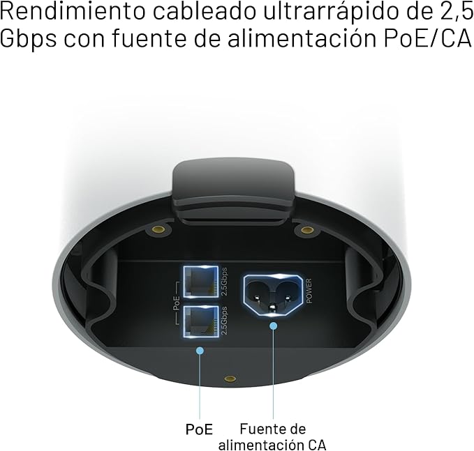 Vista inferior de los conectores del Deco BE25-Outdoor con dos puertos Ethernet 2,5 Gbps PoE y toma de corriente CA.